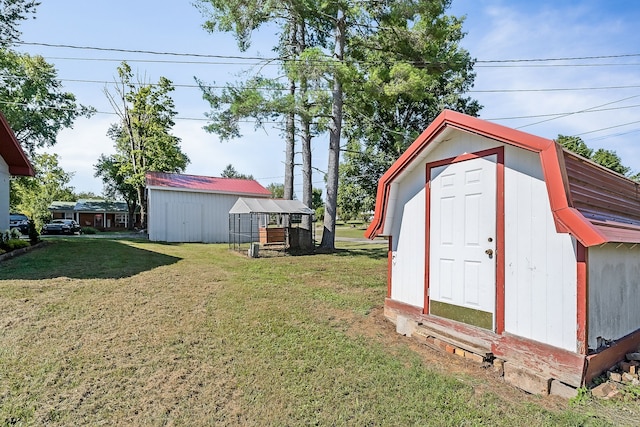 view of yard with a storage shed