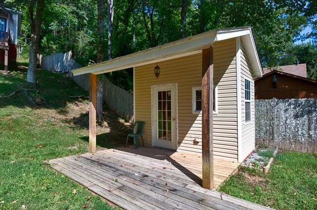 view of outdoor structure featuring a yard