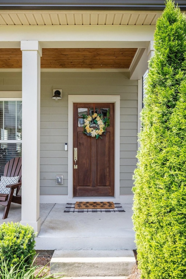 property entrance featuring covered porch