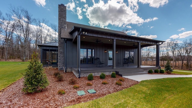 exterior space featuring ceiling fan, a front lawn, and covered porch