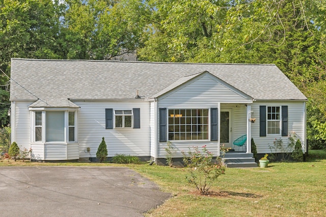 ranch-style home with a front yard