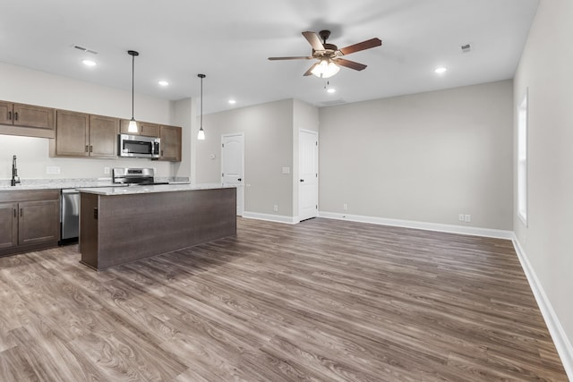 203 W Fallow Ct, Clarksville, TN 37040 - kitchen featuring stainless steel appliances, a ceiling fan, dark wood-style floors, recessed lighting, and a kitchen island