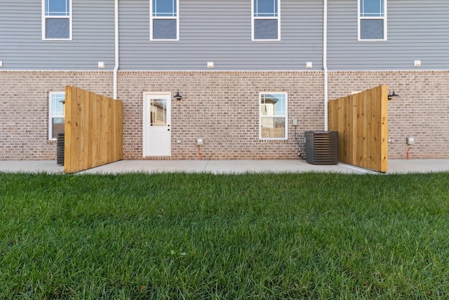 203 W Fallow Ct, Clarksville, TN 37040 - rear view of house with brick siding