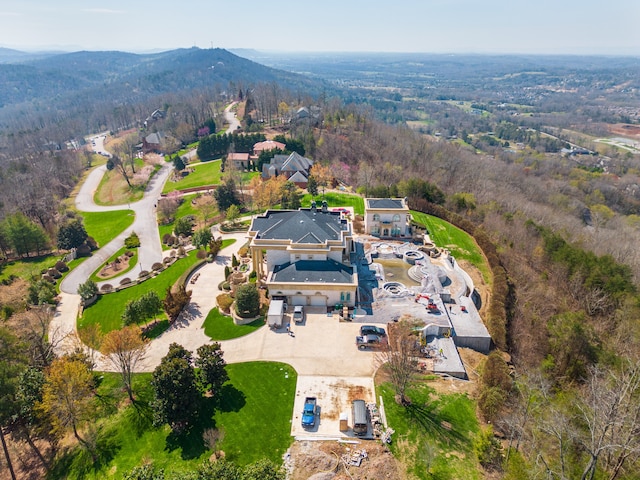 bird's eye view with a mountain view