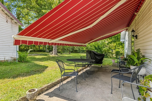 view of patio featuring outdoor dining space