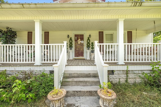 entrance to property featuring crawl space and a porch