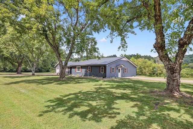 single story home with a front yard