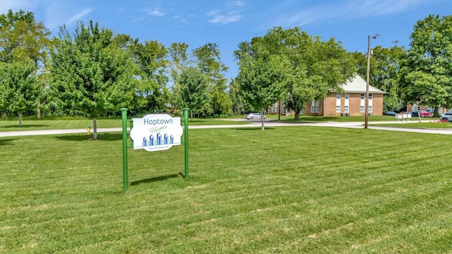 view of home's community featuring a lawn