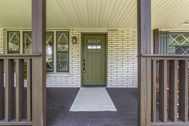 property entrance with covered porch