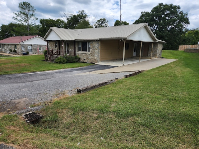 view of front of home featuring a front yard and a porch