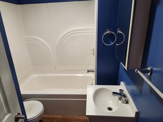 full bathroom with washtub / shower combination, toilet, and vanity