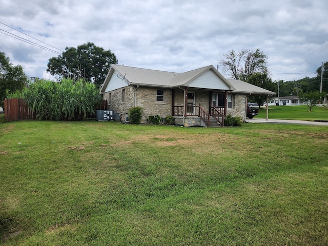 view of front of property with a front lawn and covered porch