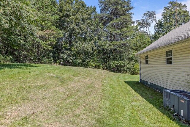 view of yard featuring cooling unit