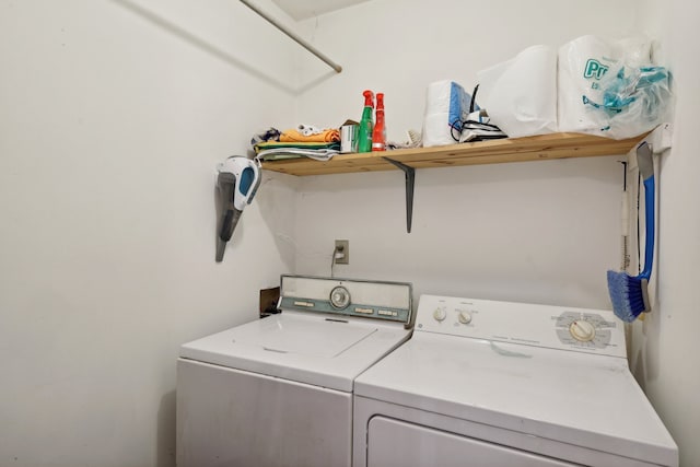 laundry room with washing machine and dryer