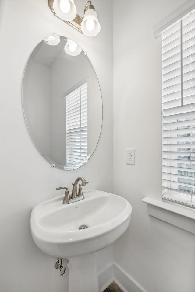 bathroom featuring sink