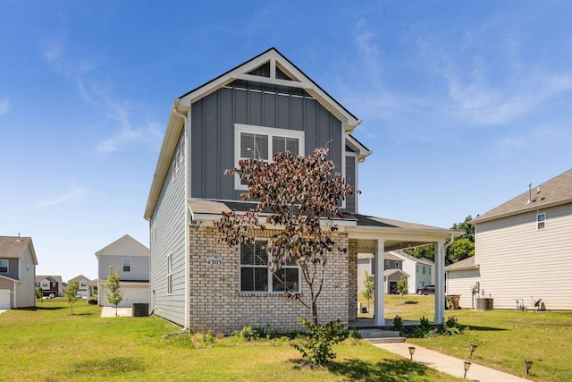 view of front of house featuring central air condition unit and a front lawn