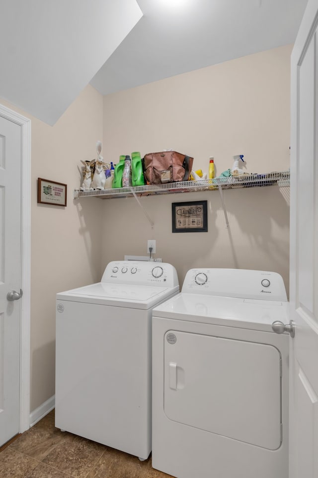 laundry room featuring light tile patterned flooring and independent washer and dryer