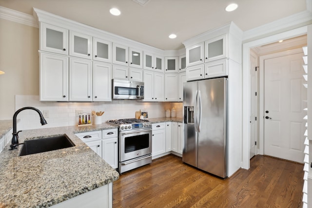 kitchen with white cabinets, crown molding, sink, dark hardwood / wood-style flooring, and stainless steel appliances