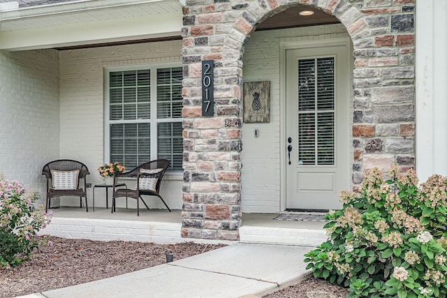 property entrance featuring a porch