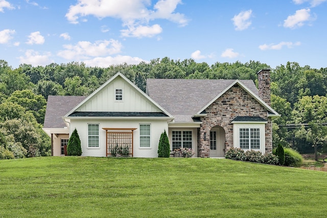 view of front of house with a front yard