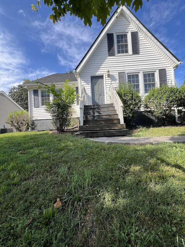 view of front of property with a front lawn