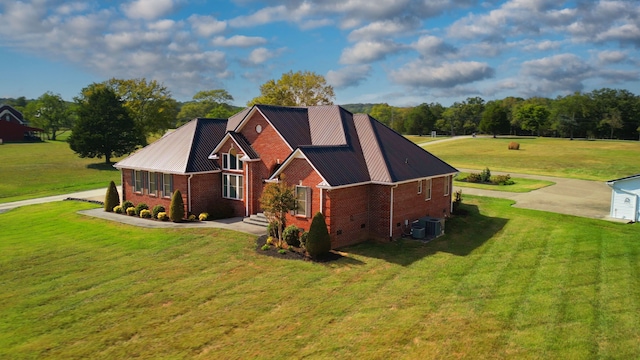 view of front facade with a front yard