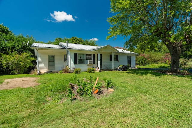 single story home featuring cooling unit and a front yard