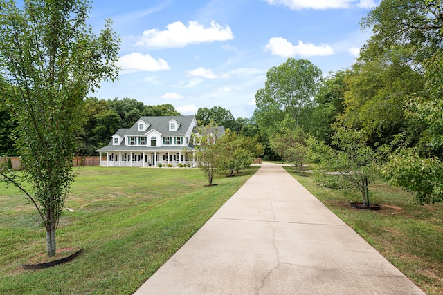 view of property's community featuring a lawn