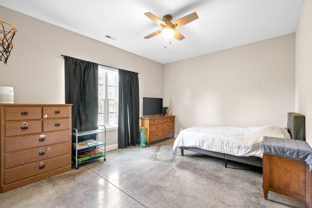 bedroom with ceiling fan