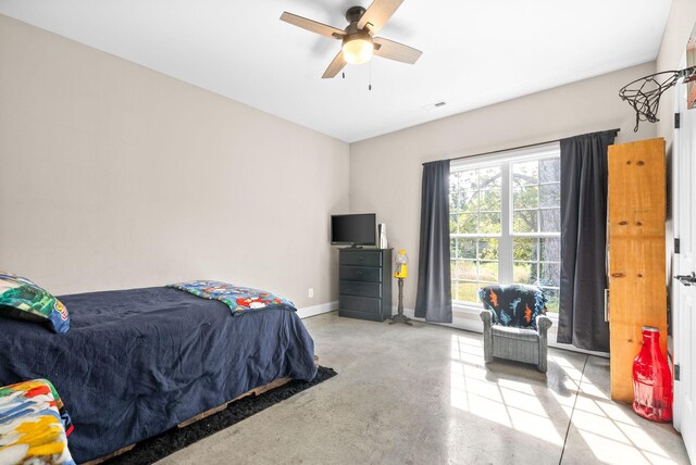 bedroom featuring ceiling fan