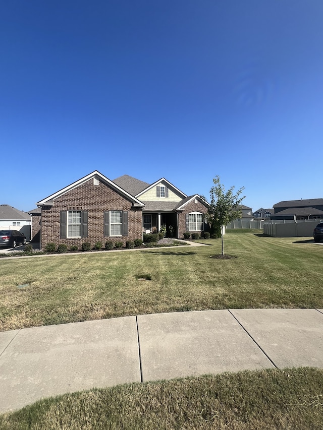 view of front facade featuring a front lawn