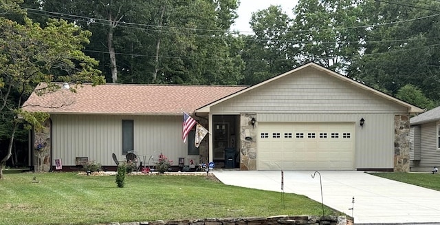 ranch-style house featuring a front lawn and a garage