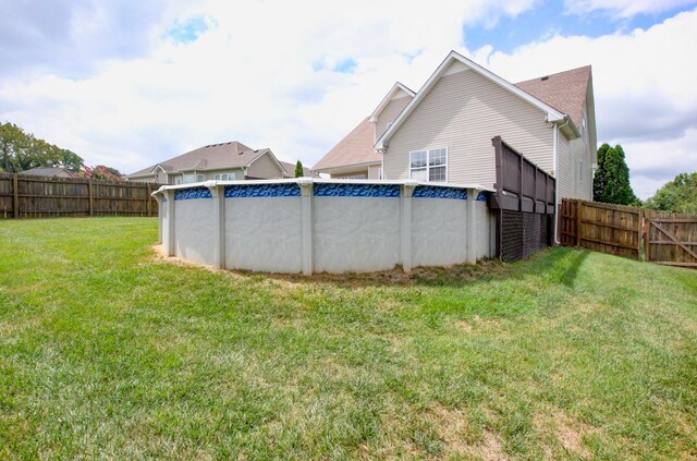 view of yard with a fenced in pool