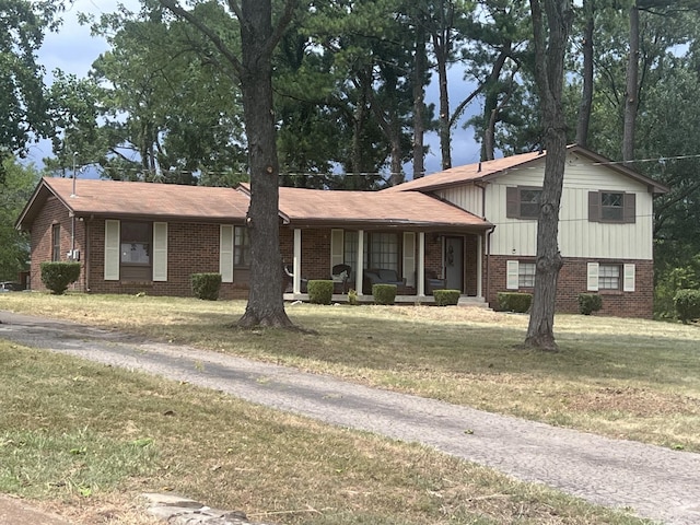 1212 Dalemere Dr, Nashville, TN 37207 - tri-level home with brick siding, a porch, and a front yard