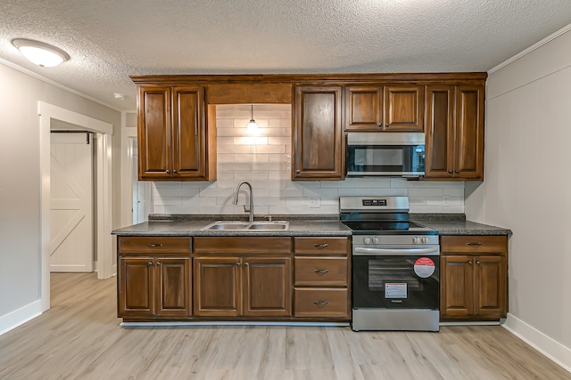 kitchen with tasteful backsplash, sink, light wood-type flooring, a textured ceiling, and stainless steel electric stove