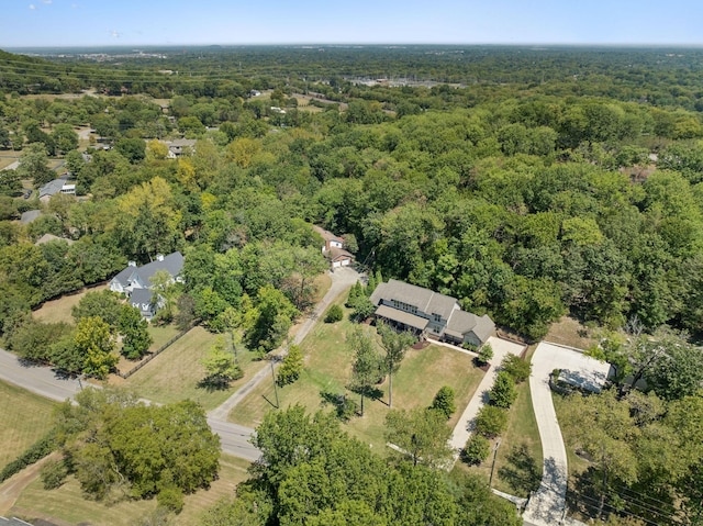 birds eye view of property featuring a forest view