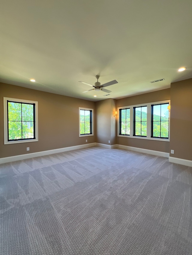 unfurnished room with light carpet and ceiling fan