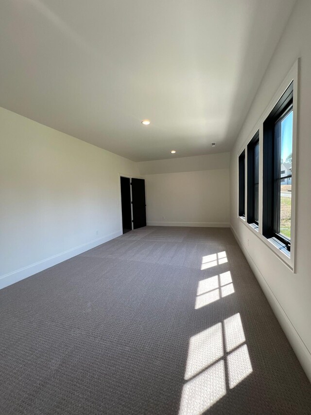 unfurnished room featuring carpet