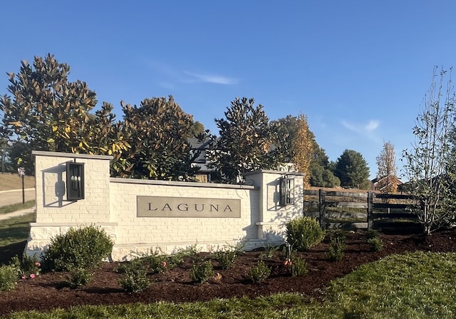 view of community / neighborhood sign