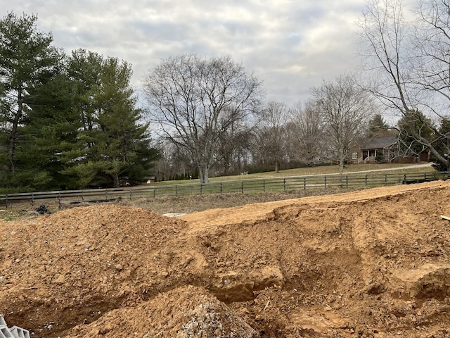 view of yard featuring a rural view