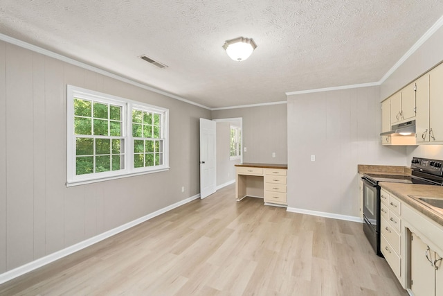 kitchen featuring black / electric stove, light wood-style flooring, under cabinet range hood, visible vents, and crown molding