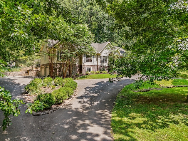 view of front of property featuring a garage