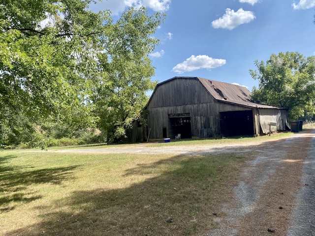 detached garage with dirt driveway