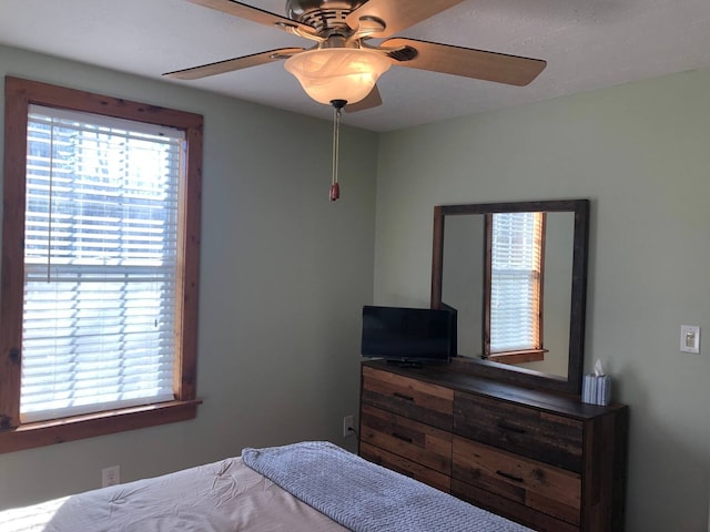 bedroom featuring ceiling fan