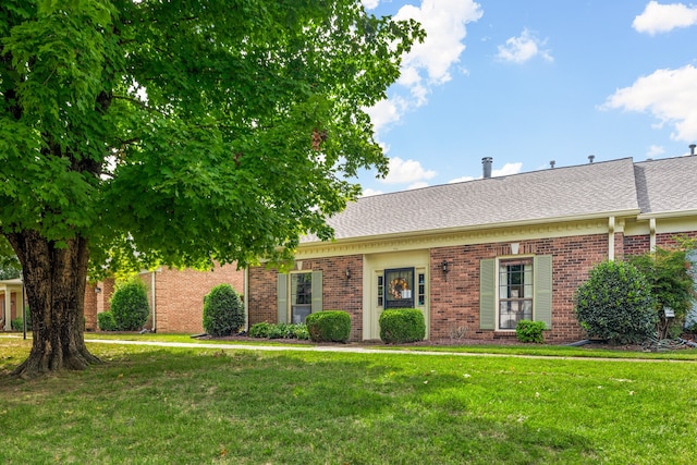 single story home featuring a front yard