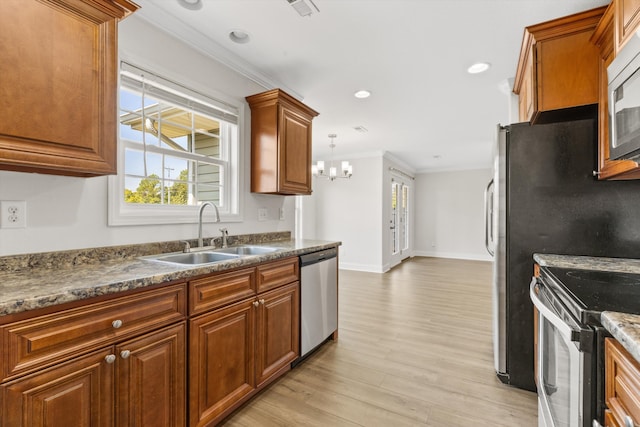 kitchen featuring a chandelier, light hardwood / wood-style flooring, sink, hanging light fixtures, and appliances with stainless steel finishes