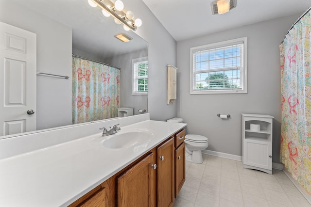 full bathroom featuring visible vents, toilet, vanity, and baseboards