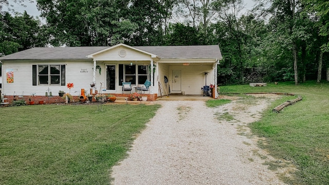 view of front facade with a front lawn