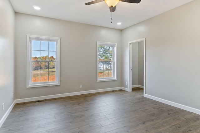 spare room with dark wood-type flooring and ceiling fan