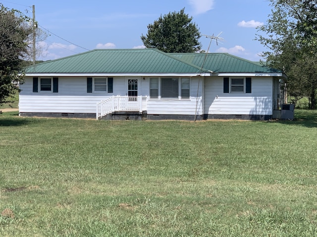 view of front of house with a front lawn